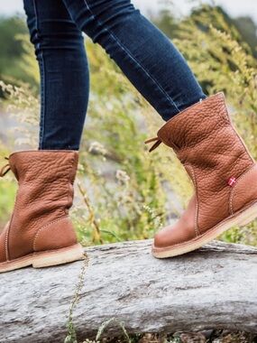 Women’s Arhus Duckfeet USA Pebbled Leather Wool Lined Boots